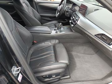 BMW 530E iPerformance Pack M · Ano 2018