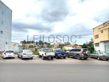 Imóvel Multifuncional no Centro do Lubango – 650 m² com Potencial Comercial e Habitacional