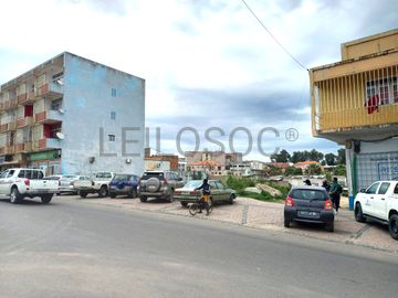 Imóvel Multifuncional no Centro do Lubango – 650 m² com Potencial Comercial e Habitacional