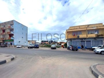 Imóvel Multifuncional no Centro do Lubango – 650 m² com Potencial Comercial e Habitacional