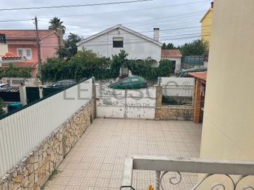 Moradia V4 com logradouro · Quinta do Conde, Sesimbra