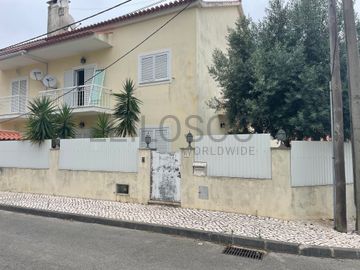 Moradia V4 com logradouro · Quinta do Conde, Sesimbra