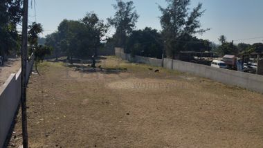 Infraestruturas em Terreno Murado na Zona Industrial da Matola