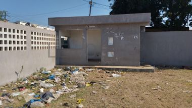 Infraestruturas em Terreno Murado na Zona Industrial da Matola