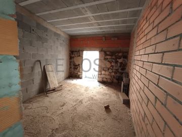 Edifício com 3 Pisos · Tabuaço