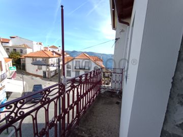 Edifício com 3 Pisos · Tabuaço