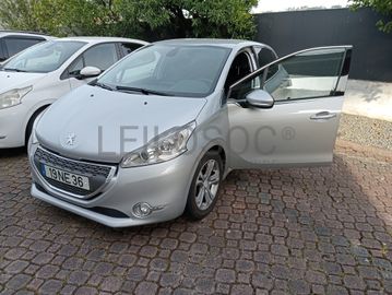 Peugeot 208 · Ano 2012