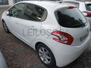 Peugeot 208 · Ano 2012