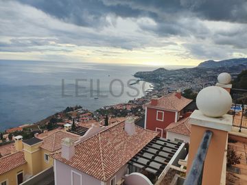 Proporção de 1/2 de Moradia V4 de Luxo com Piscina · Palheiro Village, Funchal