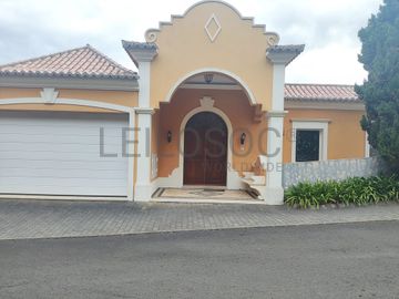 Proporção de 1/2 de Moradia V4 de Luxo com Piscina · Palheiro Village, Funchal