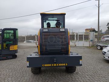 Pá Carregadora Blanche · Ano 2025