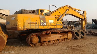 Escavadora de Rastos 30 T KOMATSU PC300-8