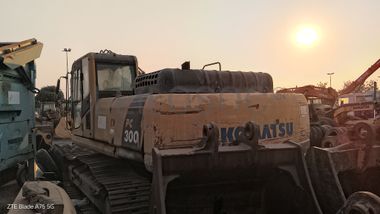 Escavadora de Rastos 30 T KOMATSU PC300-8